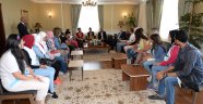 Vali Azizoğlu Yabancı Öğrencileri Konuk Etti