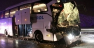 YOLCU OTOBÜSÜ KAZA YAPTI YARALILAR VAR