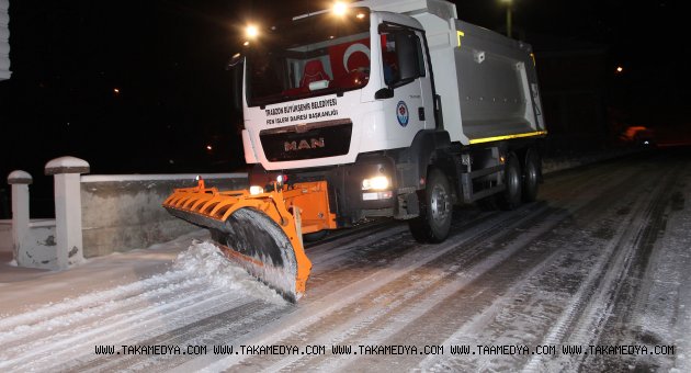 Trabzon’da kar mücadelesi çalışmaları aralıksız olarak sürdürülüyor