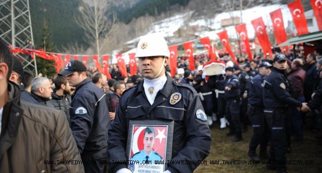 TRABZON ŞEHİDİNİ DUALARLA UĞURLADI