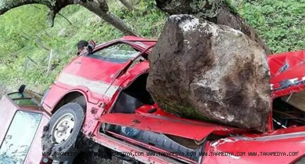 TRABZONDA KAYA KÜTLESİ ARACIN ÜZERİNE DÜŞTÜ 2 KİŞİ