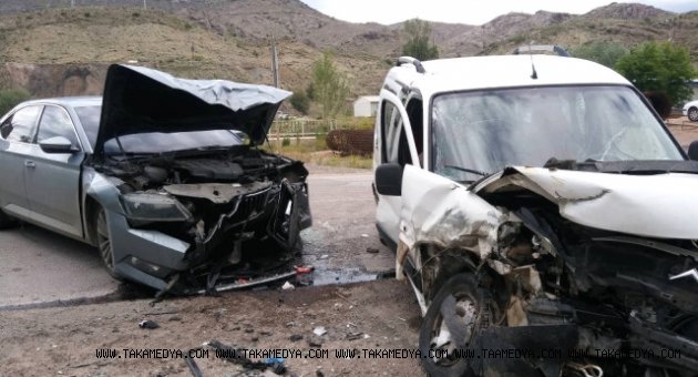 TRBZONLU AİLE KAZA YAPTI 1 ÖLÜ 4 YARALI