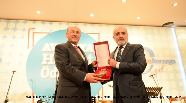  VALİ AZİZOĞLU ÖDÜLÜNÜ ALDI