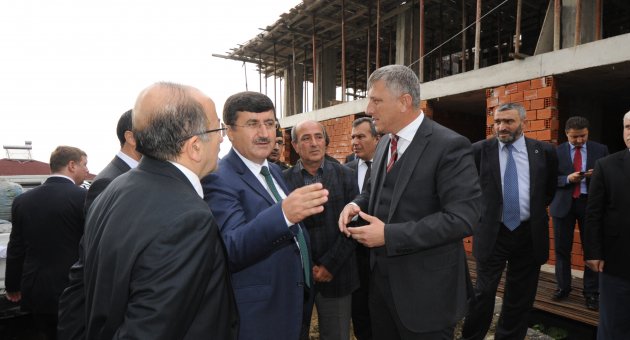 VALİ ÖZ OF'TA İNCELEMELERDE BULUNDU