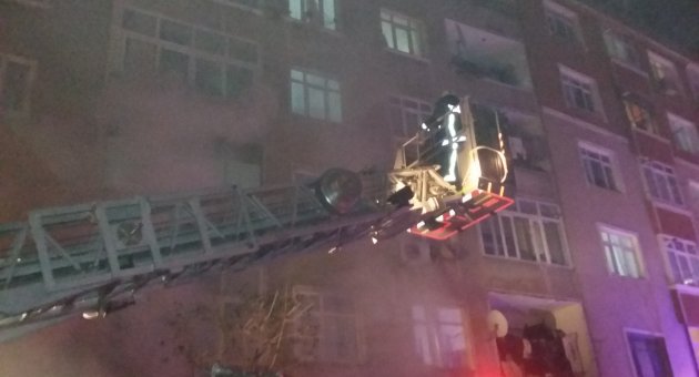 Yangın mahalleyi sokağa doktu