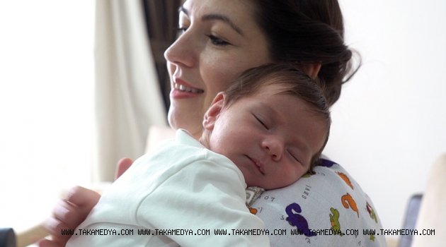 YENİ ANNELERİN REHBERİ BEBEK HEMŞİRELERİ KAYNANALARIN PABUCU DAMA ATILDI