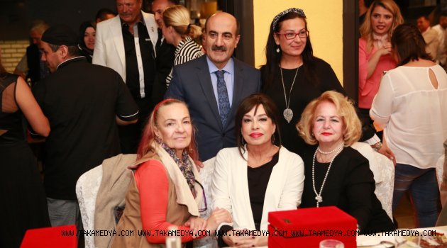 YEŞİLÇAM’IN EFSANE İSİMLERİ YILLAR SONRA KÜÇÜKÇEKMECE’DE BİR ARAYA GELDİ
