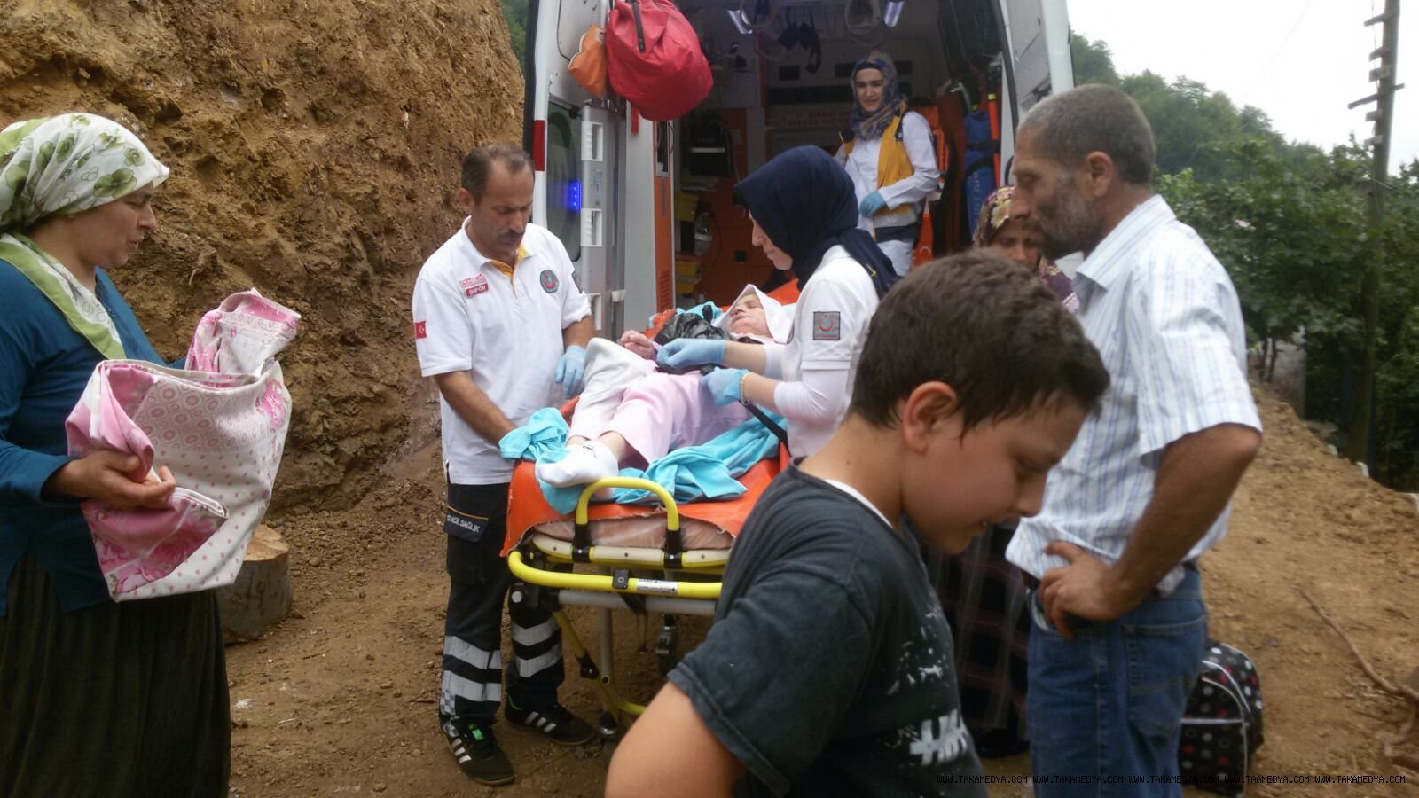 Yıllardır uyuyan hastanın kapısına ilk kez ambulans geldi